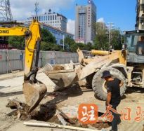 C屄高温下的坚守｜道路建设者用汗水铺就畅通路